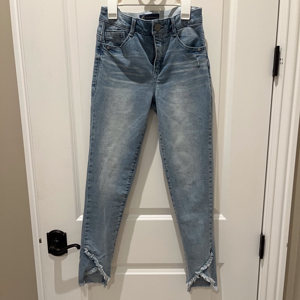 Democracy light washed jeans with cute cropped legs.